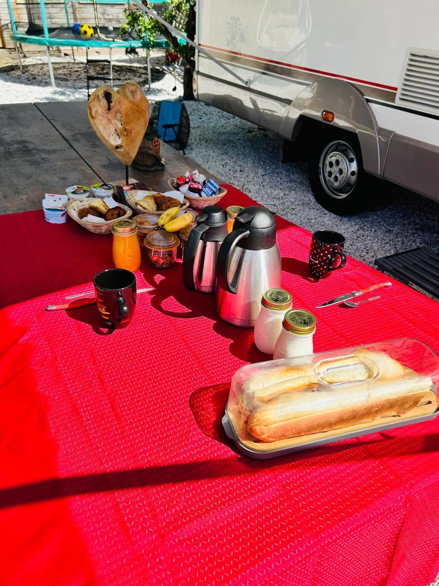 Terrain De Loisirs En Plein Centre De Lievin Camping Car ภายนอก รูปภาพ
